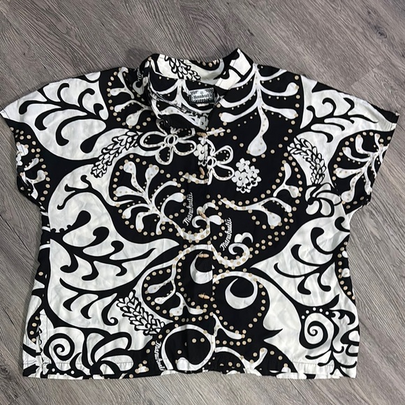 Manuhealii Black and White Short Sleeve Button Down Shirt - Picture 1 of 5